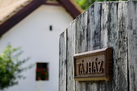 A tájház kapuja (Fotó: Dombi Alajosné)