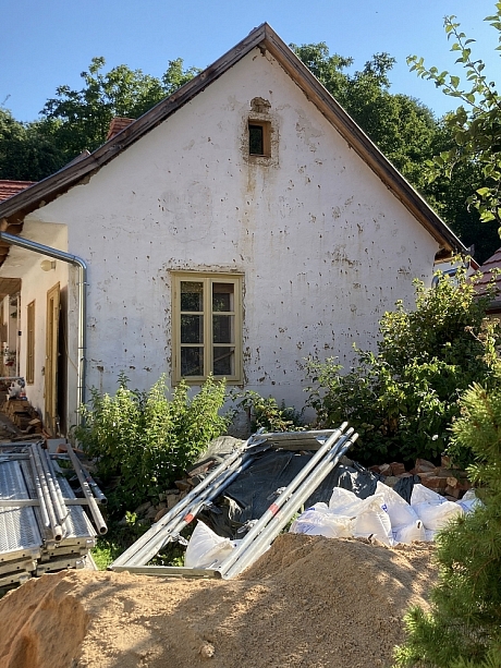A kisház épülete a munkálatok előtt